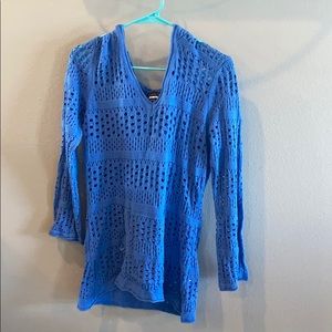 Women’s hooded shirt